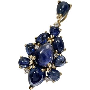 二手 18K 金吊坠，超越top镶嵌一颗 7.80 克拉凸圆形蓝宝石和一颗 0.07 克拉钻石，重 5.4 克。