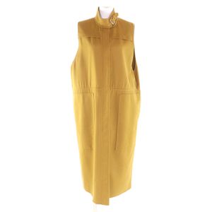 愛馬仕 (HERMES) 5E0118DD 羊毛真絲混紡長馬甲，成色極佳，飾有經典紐扣、腰帶設計和隱形門襟。芥末黃，尺寸 38。法國製造。