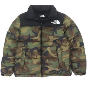 極佳狀態的北面 (THE NORTH FACE) Novelty Nuptse 迷彩羽絨外套 (ND92336)，帶帽，刺繡logo，拉鍊口袋設計。卡其色和黑色羽絨服，M碼。正品。
