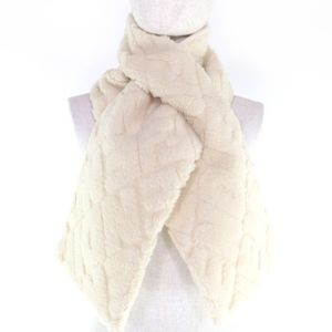 FENDI FXT438 象牙色駝色羊毛混紡100%羊絨針織圍巾，飾有品牌標誌，成色極佳。附防塵袋。正品，義大利製。