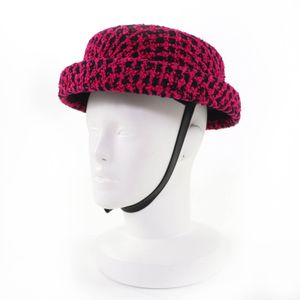 全新☆香奈兒 16K 羊皮斜紋軟呢帽，粉紅色和黑色，M 碼，法國製造，女士款。