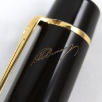 全新狀態 ○MONTBLANCMeisterstück 作家系列 1996 年亞歷山大·仲馬紀念款 18K 金 F 尖 18310/20000 鳶尾花圖案 三劍客主題 簽名鋼筆ブラウン筆盒及筆套 德國製造
