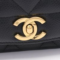 [Pre-owned] Chanel CHANEL Shoulder Bag Matelassé Diana Flap A01165 Black Caviar Skin (Grained Calf) Matelassé Diana Chain Shoulder Bag