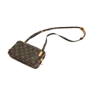 กระเป๋าสะพายไหล่ Louis Vuitton รุ่น M51828 Monogram Marly Bandoulière

LOUIS VUITTON สีน้ำตาล [มือสอง]