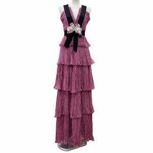Mint condition☆GUCCI 407152 100% Silk Dress with Brooch, worn by Rosie Huntington-Whiteley and Ringo Shiina, Pink, Size 34, Made in Italy, Authentic, Women's, with Hanger
