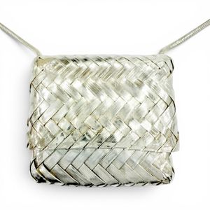 成色極佳 ◇ TIFFANY&Co. Tiffany 復古 925 銀色藥盒網狀口袋編織長項鍊，重 33.2 克，女士款