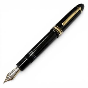 Excellent condition □ MONTBLANC Meisterstück 149 fountain pen, 18K gold nib (EF), capped, black and gold, made in Germany, men's.
