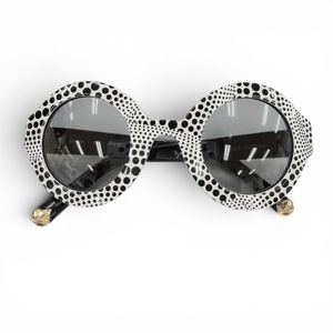Excellent condition ◇ LOUIS VUITTON Yayoi Kusama Z0480W Wave polka dot sunglasses, black and white, 44□30, demo lenses, made in Italy, women's, with box and dust bag.