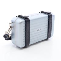 [중고] Dior 숄더백 DIOR × RIMOWA 퍼스널 클러치 2DRCA295YWT 실버/네이비 레더 Dior × RIMOWA 퍼스널 클러치백 유니섹스