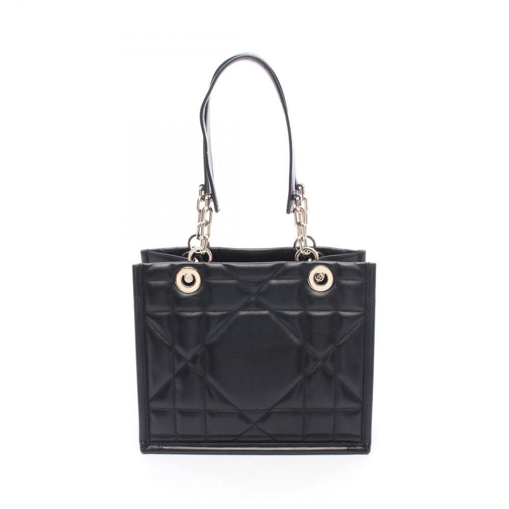 [중고] Dior 토트백 아키 까나쥬 에센셜 스몰 M8720OZVJ 블랙 레더 아키 까나쥬 에센셜 토트백 스몰