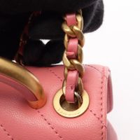 [중고] Chanel 샤넬 숄더백 쉐브론 V스티치 탑 핸들 2WAY 핑크 레더 쉐브론 V스티치 탑 핸들 2way 체인 숄더백