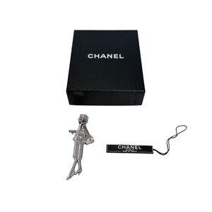 Chanel 샤넬 A22114 핀 타입 브로치 플레이트 펜던트 브로치/코사지 실버 [중고]