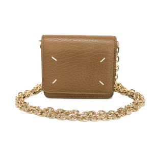 중고 Maison Margiela 메종 마르지엘라 스몰 체인 월렛 캘린더 로고 넘버 로고 카프 브라운 플랩 마그넷 컴파트먼트 카드 케이스 지갑 4스티치 샤무아 숄더백 S56UI0148 P4455 T2172