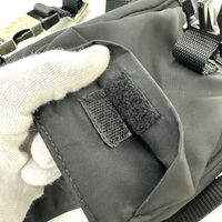 PRADA 三角形Plate單肩包