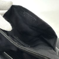PRADA 三角形Plate單肩包
