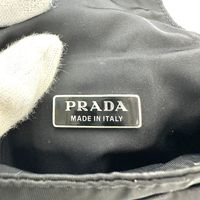 PRADA 三角形Plate單肩包