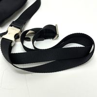 PRADA 三角形Plate單肩包