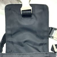 PRADA 三角形Plate單肩包