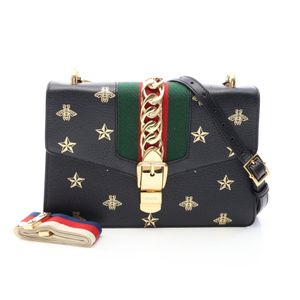 [중고] Gucci 구찌 숄더백 실비 쉐리 라인 비 스타 524405 블랙/골드 레더 실비 비&스타 숄더백 여성용
