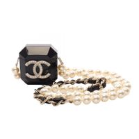 【中古】 シャネル CHANEL 携帯・スマホアクセサリー B21A ココマーク airpodsケース ネックレス レザー airpodsケース レディース Used A
