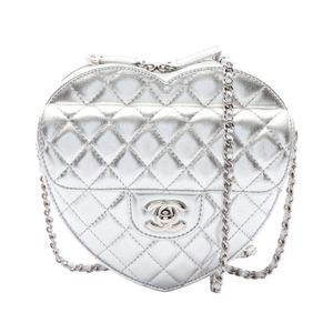 [중고] Chanel 샤넬 숄더백 마틀라세 하트 쉐이프 AS5764 실버 램스킨(양가죽) 마틀라세 하트 쉐이프 체인 숄더백