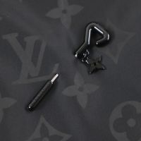 成色極佳 ▼LOUIS VUITTONLouis Vuitton 22AW HNK48W 中長款 Monogram 印花連帽風衣，黑色，尺寸 50，附衣架和防塵袋，義大利製造，正品男士