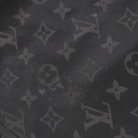 成色極佳 ▼LOUIS VUITTONLouis Vuitton 22AW HNK48W 中長款 Monogram 印花連帽風衣，黑色，尺寸 50，附衣架和防塵袋，義大利製造，正品男士