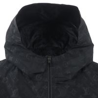 成色極佳 ▼LOUIS VUITTONLouis Vuitton 22AW HNK48W 中長款 Monogram 印花連帽風衣，黑色，尺寸 50，附衣架和防塵袋，義大利製造，正品男士