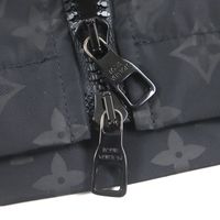 成色極佳 ▼LOUIS VUITTONLouis Vuitton 22AW HNK48W 中長款 Monogram 印花連帽風衣，黑色，尺寸 50，附衣架和防塵袋，義大利製造，正品男士