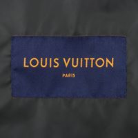 成色極佳 ▼LOUIS VUITTONLouis Vuitton 22AW HNK48W 中長款 Monogram 印花連帽風衣，黑色，尺寸 50，附衣架和防塵袋，義大利製造，正品男士