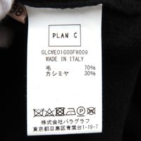 成色極佳 △ Plan C GLCME01G00FW009 菱形嵌花羊毛羊絨針織背心，黑色、橙色、藍色和白色拼接，飾有刺繡logo，V領設計。尺寸38。義大利製造。正品男裝。