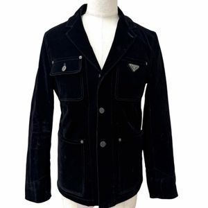 미사용급□Prada 2024년형 GEB276 트라이앵글 로고 벨벳 재킷 블랙 46 이탈리아제 정품 남성용 옷걸이 포함