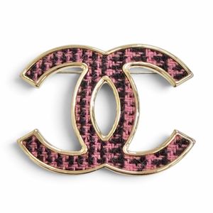 成色極佳 △香奈兒 B22K AB9482 Coco Mark CC Logo 斜紋軟呢胸針 金色 粉紅色 黑色 義大利製造 女士推薦◎