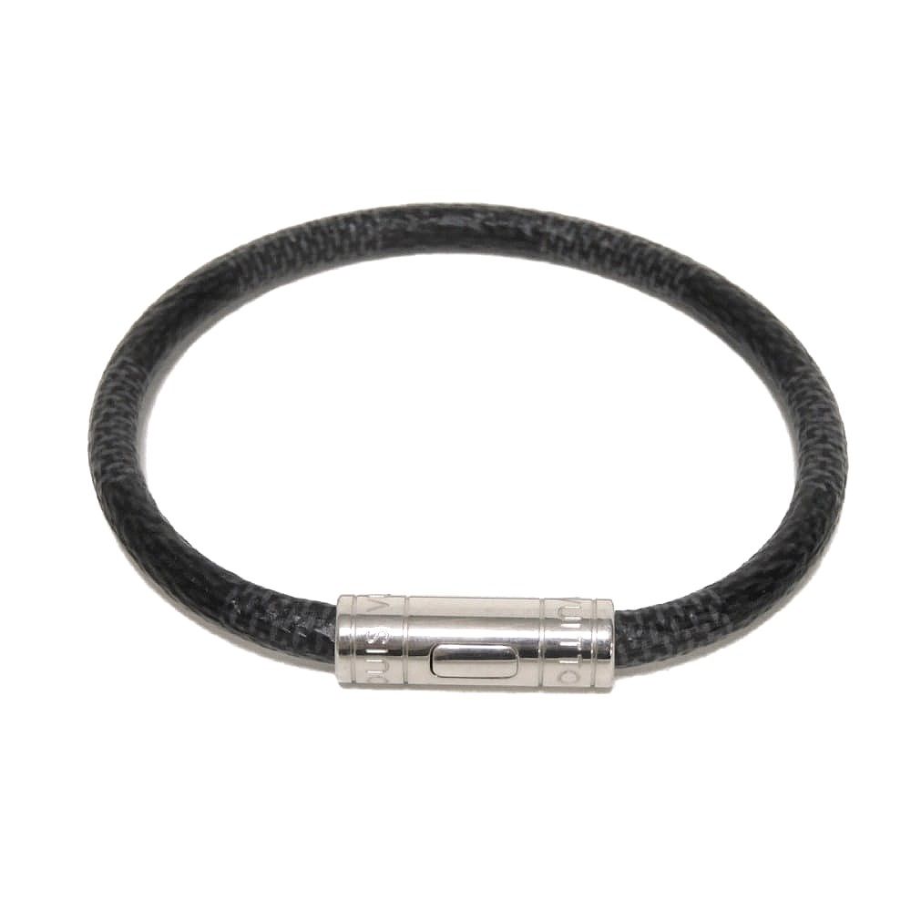 สินค้ามือสอง LOUIS VUITTON สร้อยข้อมือ Keep It รุ่นปัจจุบัน ไซส์ 19 โลโก้ สีดำ เทา ล็อคแบบกด สีเงิน ลายตาราง Damier Graphite Noir M8152E