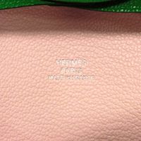สินค้ามือสอง HERMES Bastia Verso Chevre Mysore Goat Skin Rose Darling Green Light Pastel Pink Bi-color Snap Button กระเป๋าใส่เหรียญ สภาพใหม่ยังไม่ได้ใช้งาน Chevre Bamboo กระเป๋าใส่เหรียญ 078479CKBB