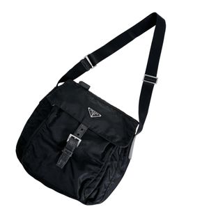 Prada Re-Nylon 크로스바디 백 트라이앵글 로고 숄더백
PRADA 블랙【중고】