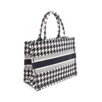 [중고] Dior 토트백 BOOK TOTE 미디엄 하운드투스 화이트/블랙 캔버스 토트백 미디엄 여성용 Used A