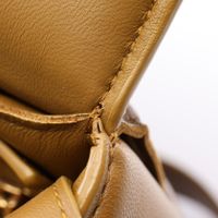 [중고] BOTTEGA VENETA 숄더백 패디드 카세트 인트레치아토 브라운 레더 패디드 카세트백 여성용 Used A