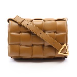 [중고] BOTTEGA VENETA 숄더백 패디드 카세트 인트레치아토 브라운 레더 패디드 카세트백 여성용 Used A