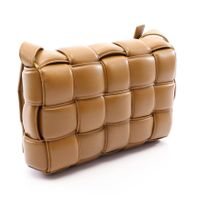 [중고] BOTTEGA VENETA 숄더백 패디드 카세트 인트레치아토 브라운 레더 패디드 카세트백 여성용 Used A