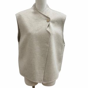 Excellent condition ★ HERMES 24AW 4H0235DB 100% Cashmere Vest with Sellier Buttons Beige FR 36 Made in France Authentic Women's
