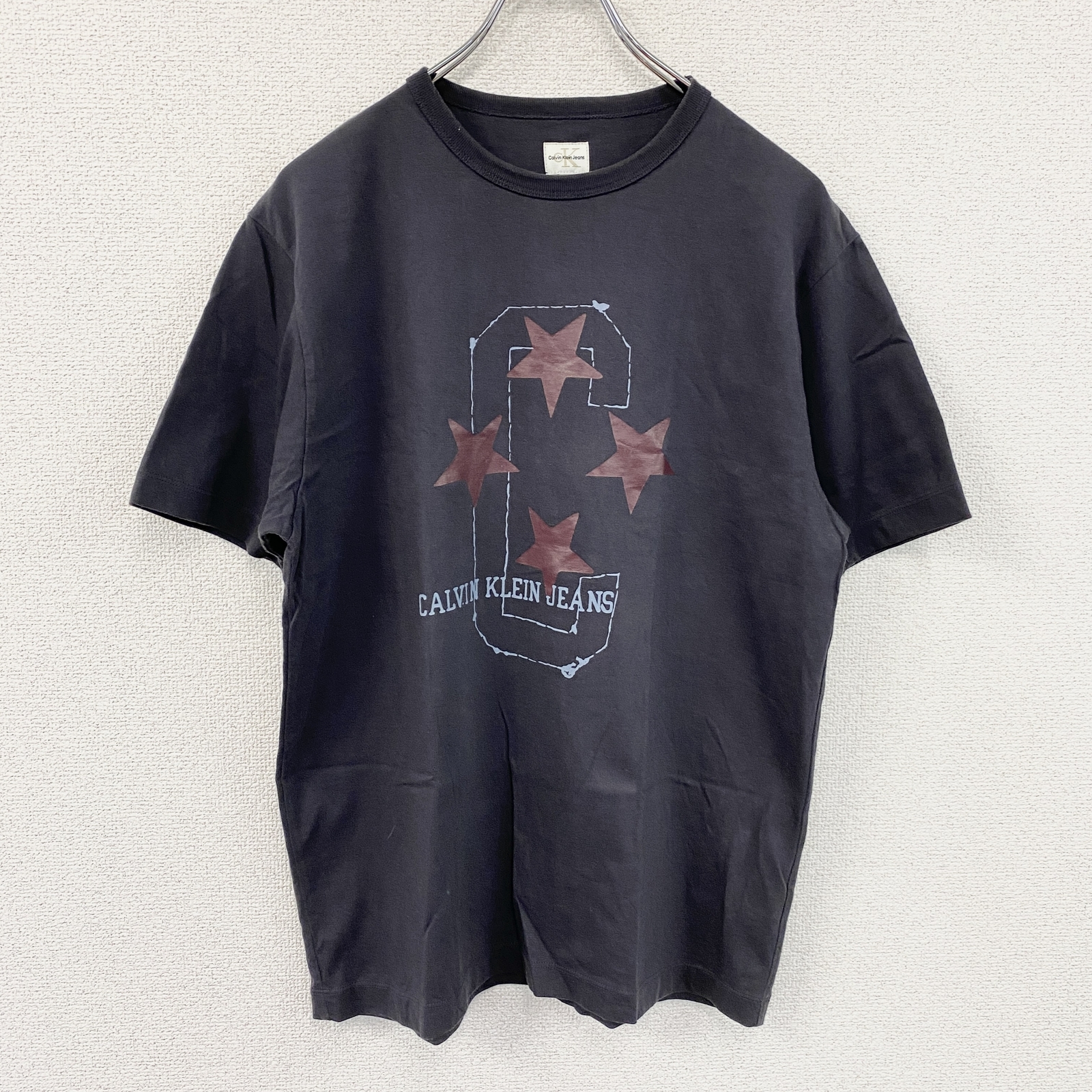 Calvin Klein Jeans短袖印花 T 卹，灰色，L 碼，古著。