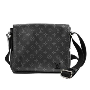 [สินค้ามือสอง] หลุยส์ วิตตอง LOUIS VUITTON กระเป๋าสะพายไหล่ รุ่น District PM M44000 สีดำ