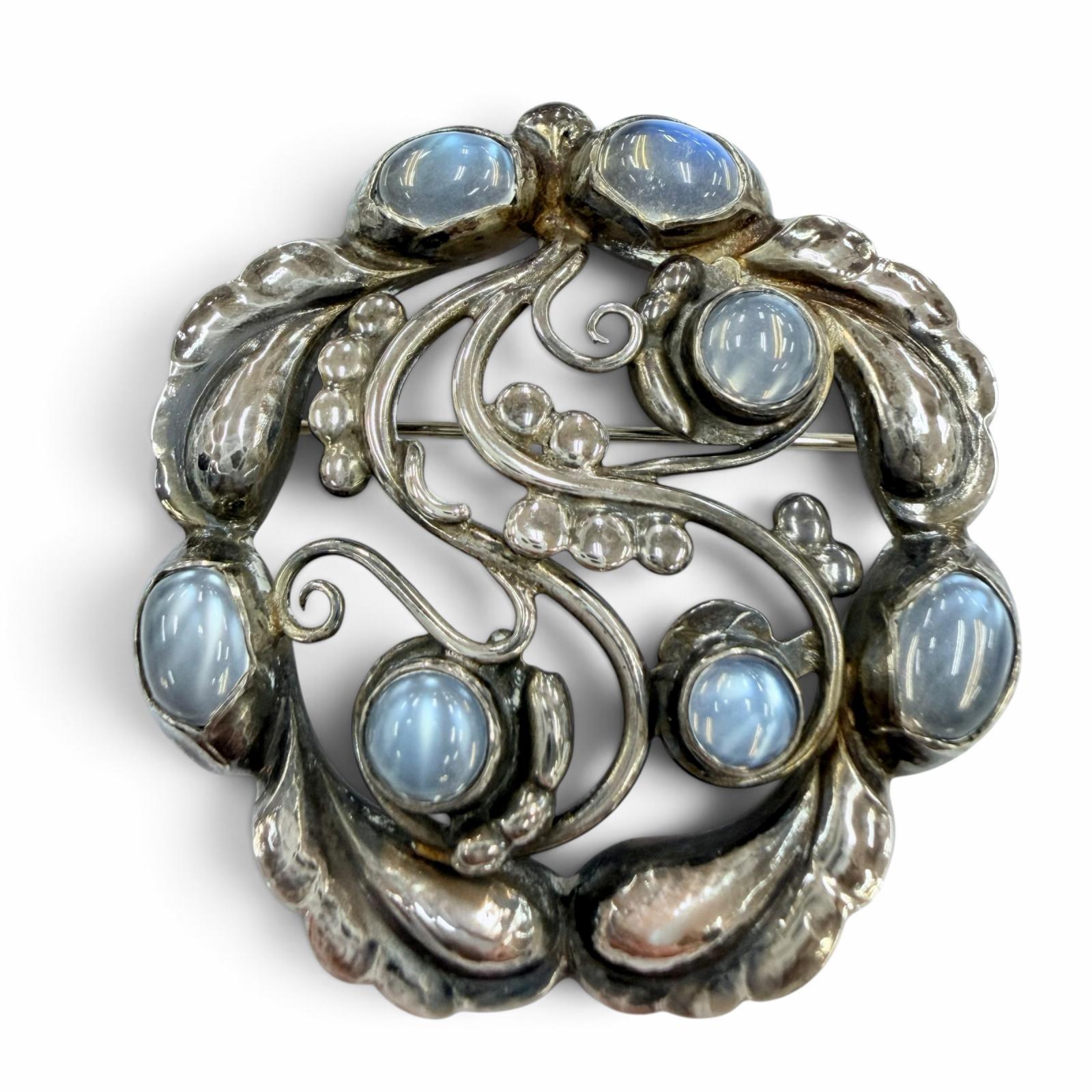 品相極佳☆喬治傑生 (Georg Jensen) 159 925 月光石花朵胸針，銀色，淺藍色，重15.9克，女士款