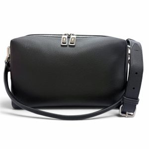 成色極佳 ▼ FENDI 7VA672 全粒面小牛皮 Louis FF 中型金屬兩用肩背包，黑色配銀色五金，意大利製造，男士，零售價 ¥397,100