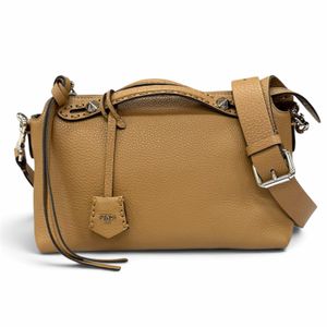 成色極佳 ★ FENDI 8BL155 By The Way Selleria 中號粒面小牛皮米色兩用肩背包 義大利製造 女士 附防塵袋 原價 ¥416,900