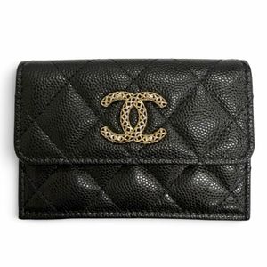 สภาพดีเยี่ยม△CHANEL ชาแนล AP4319 หนังคาเวียร์ โลโก้ CC ลายควิลท์ Classic Small Flap Wallet กระเป๋าสตางค์แบบพับสามทบ สีดำ อะไหล่สีพิงค์โกลด์ ผลิตในสเปน สำหรับสุภาพสตรี