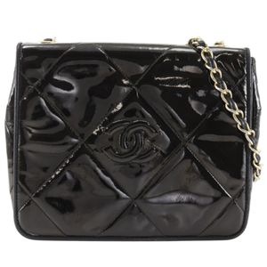 ชาแนล CHANEL กระเป๋าสะพายไหล่สายโซ่ รุ่น Matelassé วินเทจ หนังแก้วผสมหนังแท้ สีดำ ผลิตในอิตาลี ปี 1986-1988 สะพายเฉียงได้ กระดุมสแน็ค สำหรับสตรี【สินค้ามือสอง】