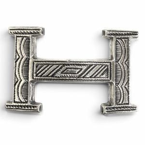 สภาพดีเยี่ยม□HERMES เฮอร์มีส วินเทจ Toareg ทูอาเร็ก SV925 หัวเข็มขัด ดีไซน์แกะสลักด้วยมือ โลโก้ H สีเงิน น้ำหนัก 50.4 กรัม สำหรับผู้ชาย