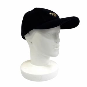 최상급 컨디션 Prada 2025년형 1HC336 100% 코튼 트라이앵글 로고 플레이트 벨벳 베이스볼 캡 블랙 M 이탈리아산 정품 여성용